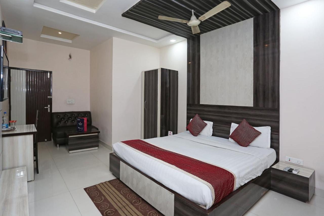 Oyo 3202 Hotel Gayatri Residency Агра Экстерьер фото
